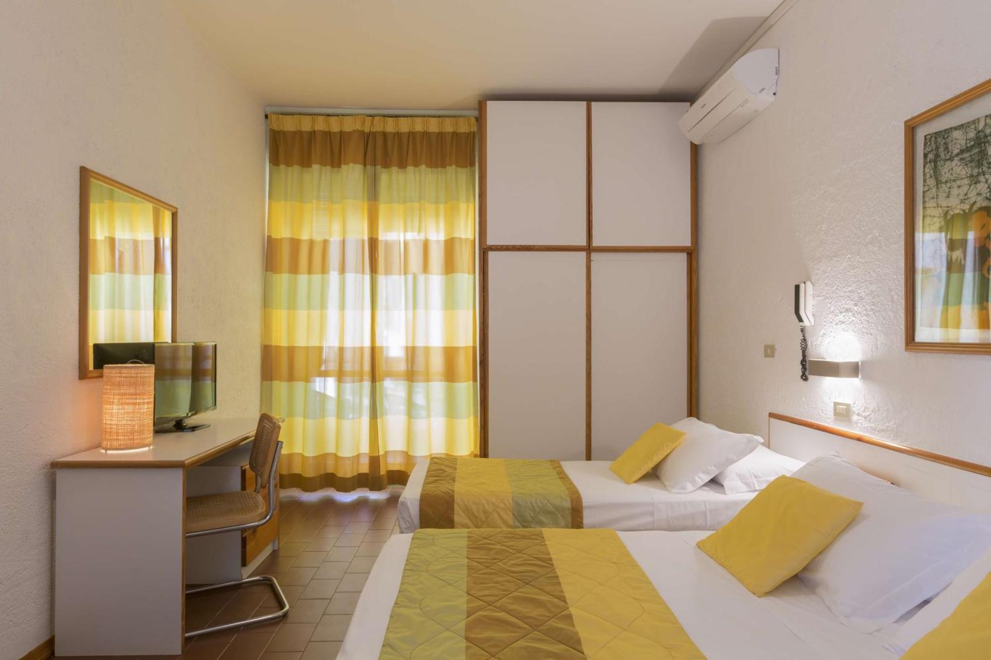 Hotel Bellevue Pesaro Esterno foto