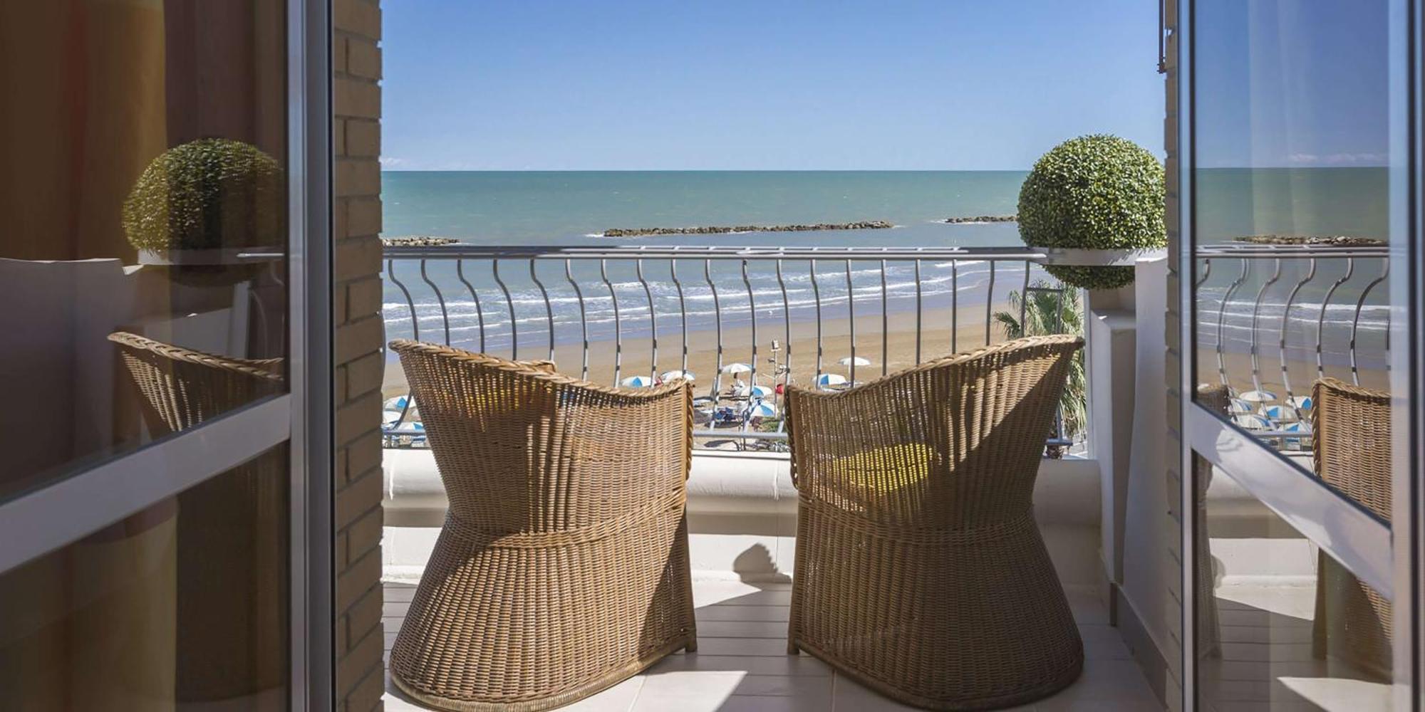 Hotel Bellevue Pesaro Esterno foto