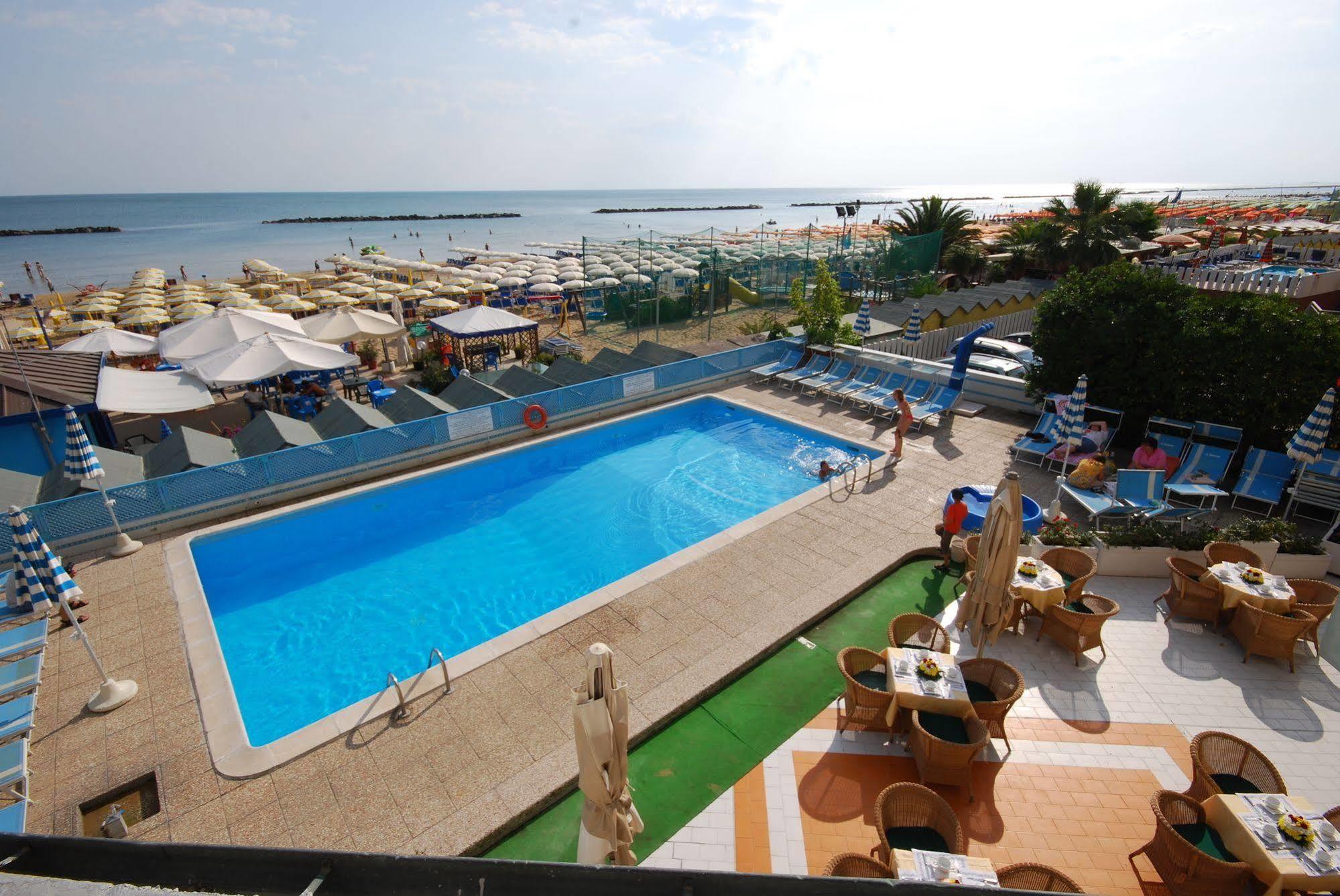 Hotel Bellevue Pesaro Esterno foto